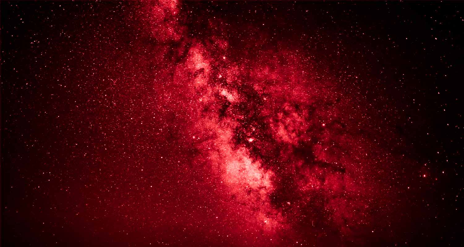 foto van de melkweg gezien vanaf aarde. Rood, wit en zwarte sterrenhemel in de stijl van NOBLY